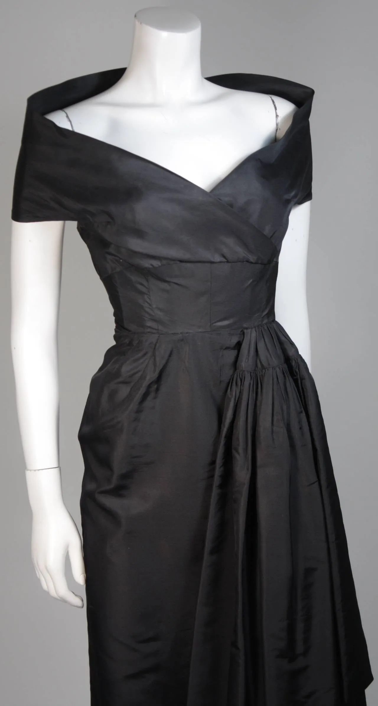 CEIL CHAPMAN  Black Cocktail Dress with Draped Detail Size Small