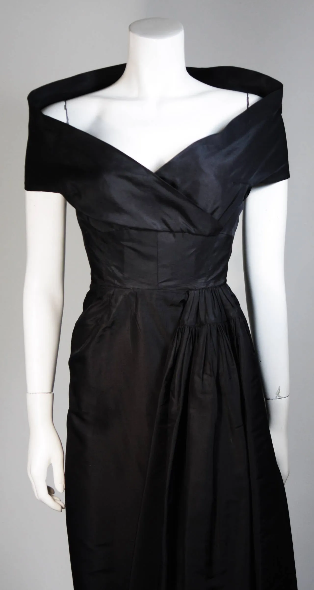 CEIL CHAPMAN  Black Cocktail Dress with Draped Detail Size Small